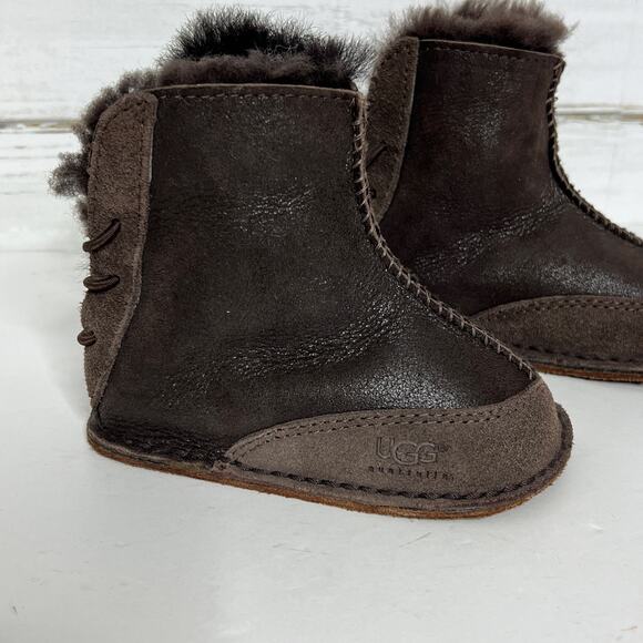 UGG Baby Boo Booties Size 4/5 Brown Leather Crib Shoes Style 1979 - Picture 6 of 9